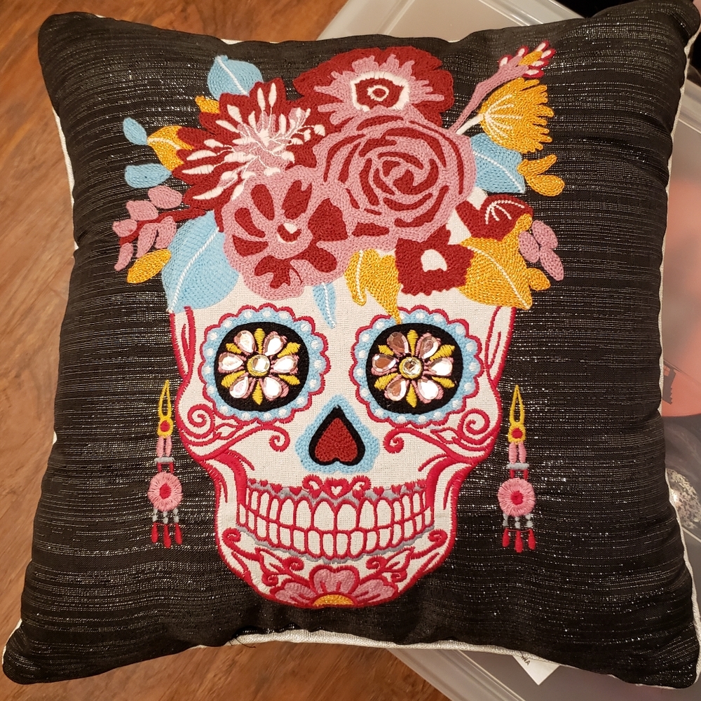 NWT Skull Pillow Day of the Dead